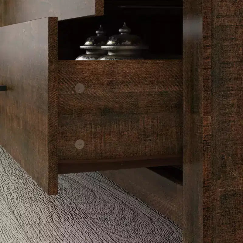 Cassettiera orizzontale a 6 cassetti con venature del legno e maniglie nere per l'arredamento del soggiorno