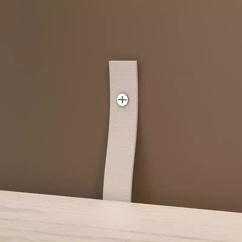 Cassettiera orizzontale a 6 cassetti con venature del legno e maniglie nere per l'arredamento del soggiorno