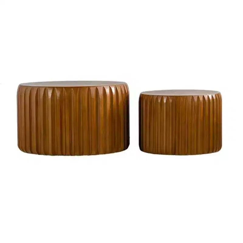 Tavolino da caffè rotondo impilabile Philippa Mid-Century Modern in legno scanalato (2 pezzi)