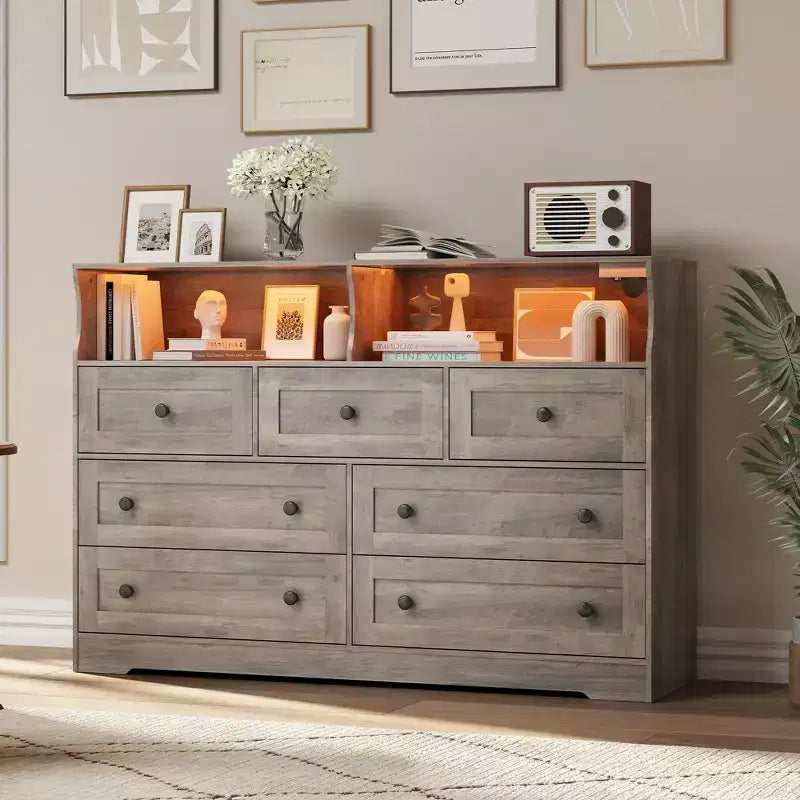 Cassettiera in Legno a 7 Cassetti con Stazione di Ricarica USB e Luci a LED - Comò Moderno con 2 Scomparti Aperti per Camera da Letto, Soggiorno, Armadio o Camera dei Bambini