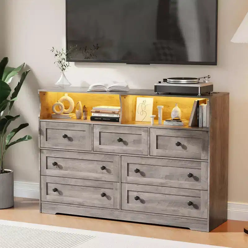 Cassettiera in Legno a 7 Cassetti con Stazione di Ricarica USB e Luci a LED - Comò Moderno con 2 Scomparti Aperti per Camera da Letto, Soggiorno, Armadio o Camera dei Bambini