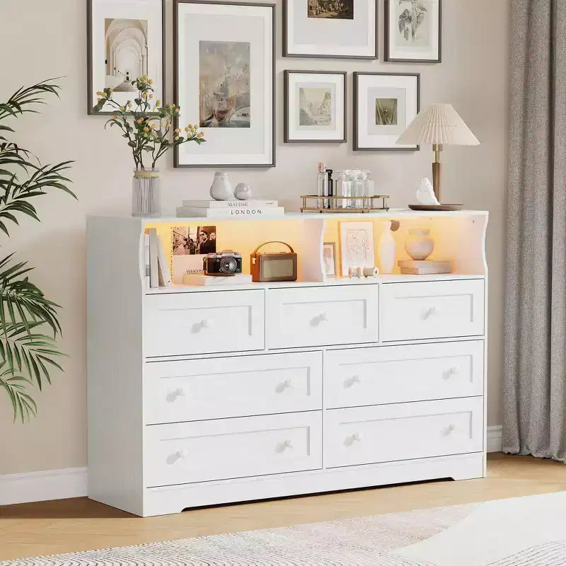 Cassettiera in Legno a 7 Cassetti con Stazione di Ricarica USB e Luci a LED - Comò Moderno con 2 Scomparti Aperti per Camera da Letto, Soggiorno, Armadio o Camera dei Bambini
