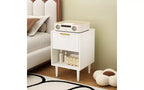 Comodino moderno da 57,99 cm con un ampio cassetto e ripiano aperto, maniglia decorativa dorata, per camera da letto e soggiorno, bianco