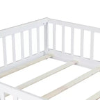 Letto a pavimento a grandezza naturale con recinzione e porta per la cameretta dei bambini