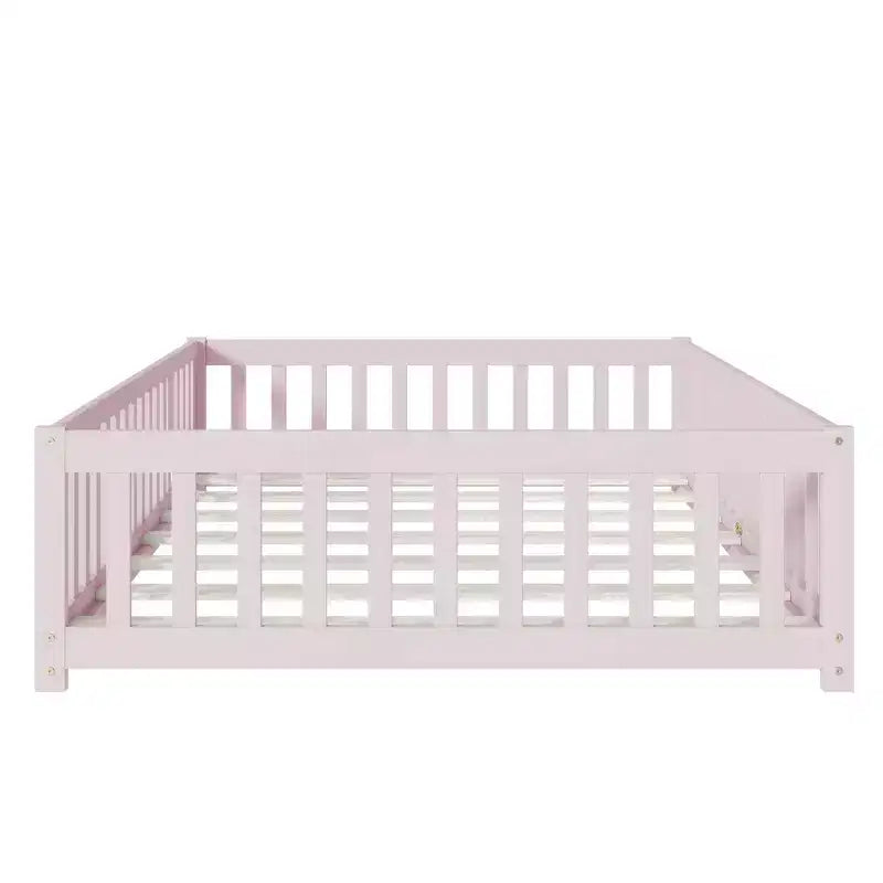 Letto a pavimento a grandezza naturale con recinzione e porta per la cameretta dei bambini